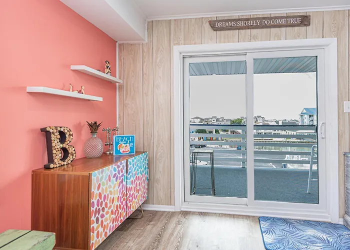2 Bedroom Bayfront With Pool! Holiday home *