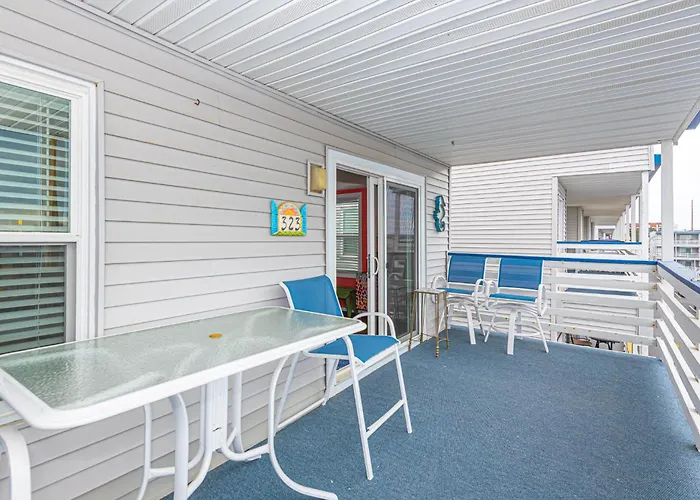 2 Bedroom Bayfront With Pool!