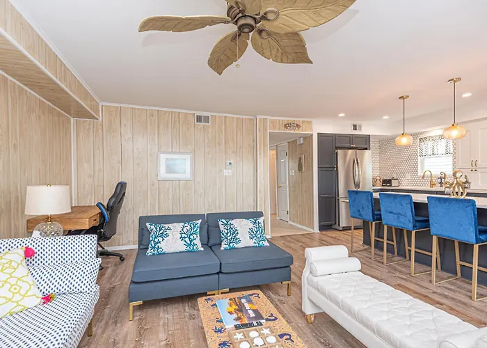 2 Bedroom Bayfront With Pool! *