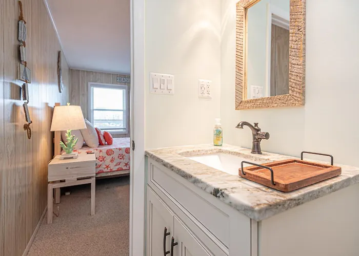 2 Bedroom Bayfront With Pool! Ocean City