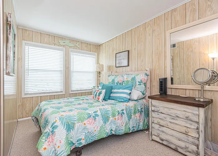 2 Bedroom Bayfront With Pool! *