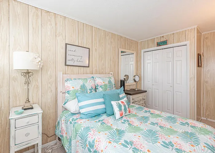 Holiday home 2 Bedroom Bayfront With Pool! Ocean City
