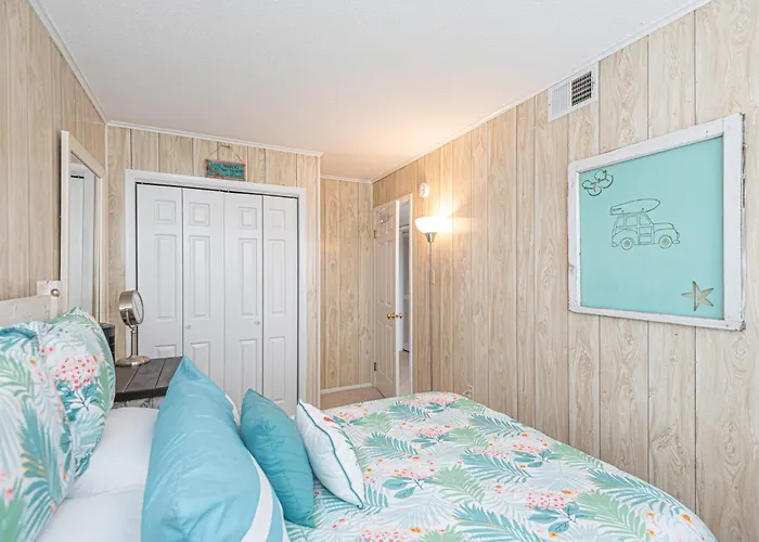 2 Bedroom Bayfront With Pool! Holiday home