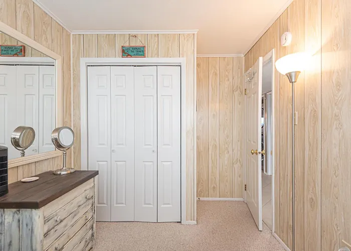 2 Bedroom Bayfront With Pool! * Ocean City