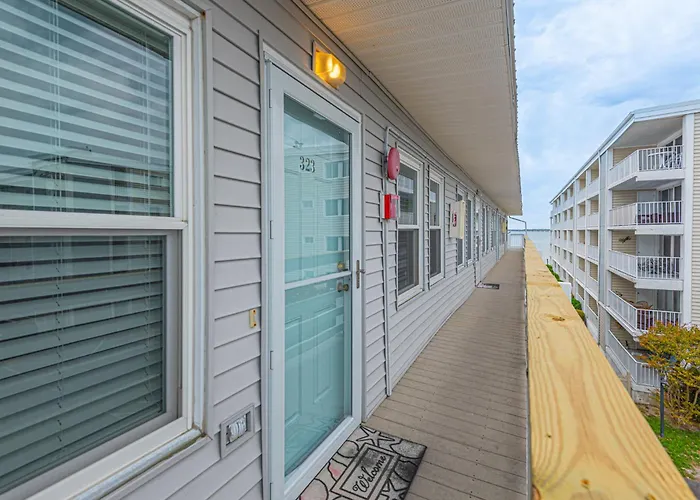 2 Bedroom Bayfront With Pool! Holiday home Ocean City