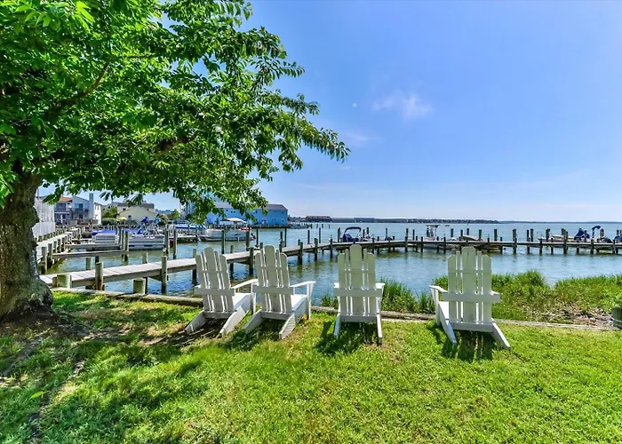 2 Bedroom Bayfront With Pool! Holiday home